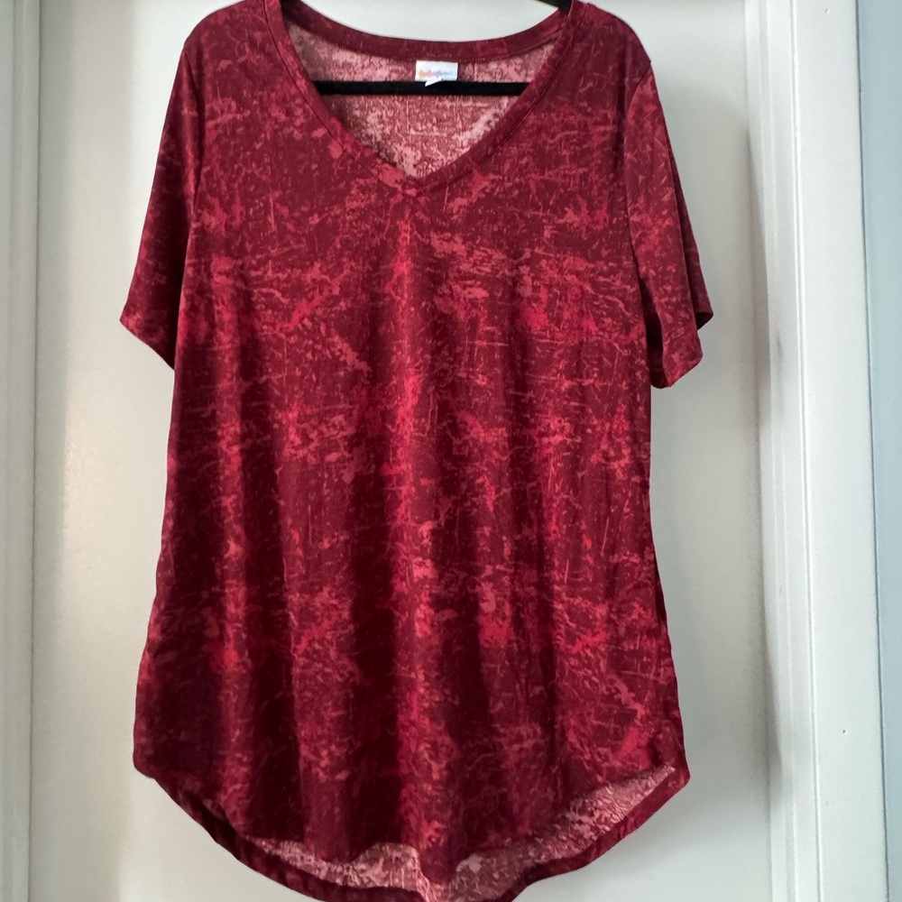 LuLaRoe Iris Marbled Red Short Sleeve Top